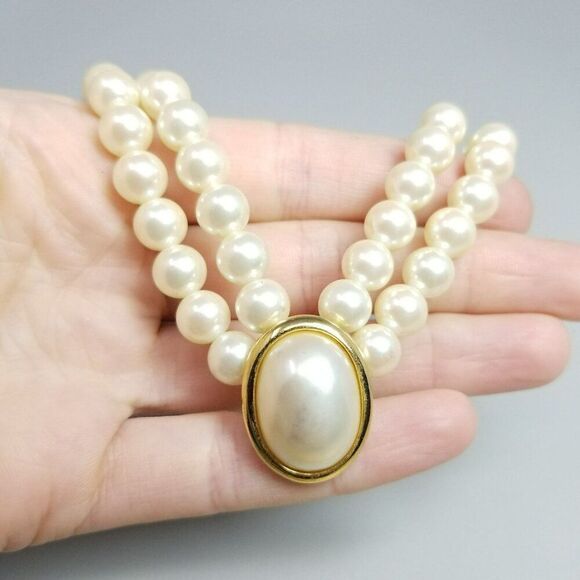 Vintage Liz Claiborne Faux Pearl Double Strand Torsade Necklace, Cream Gold Tone - Picture 7 of 8